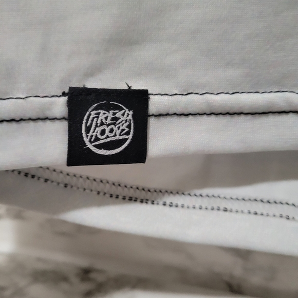 NEW Fresh Hoods Tee M - Picture 2 of 4